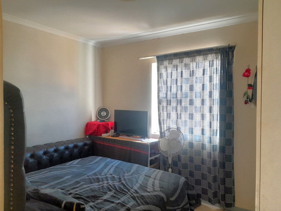 2 Bedroom Property for Sale in Whispering Pines Western Cape